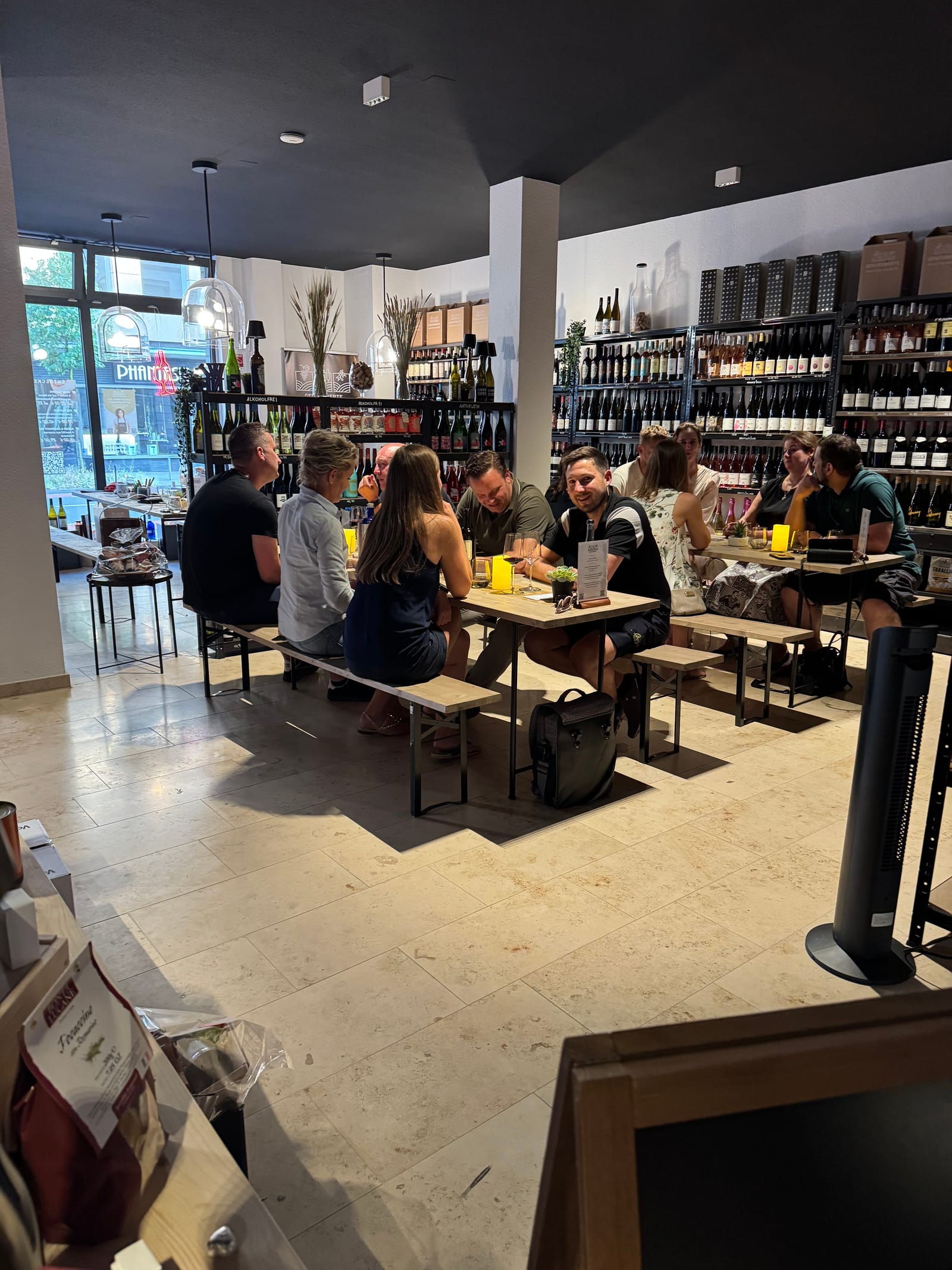 Großes Weintasting für schöne Abende mit Champagner, Wein und Feinkost
